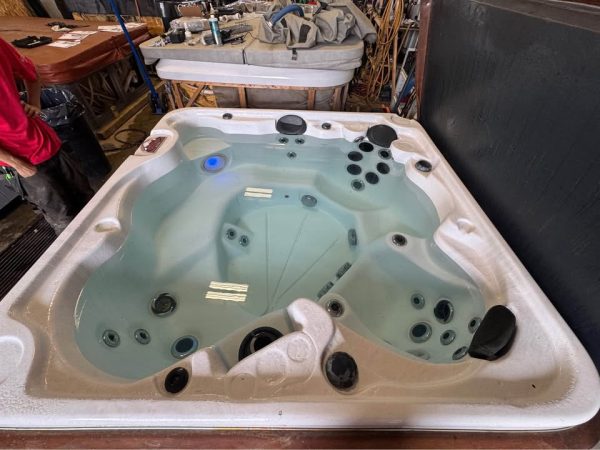 Used Arctic Spa Hot Tub